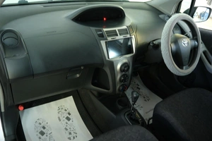 Хетчбэк Toyota Vitz 2010 года, 599000 рублей, Омск