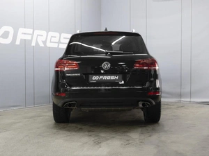 Внедорожник Volkswagen Touareg 2014 года, 2470000 рублей, Омск