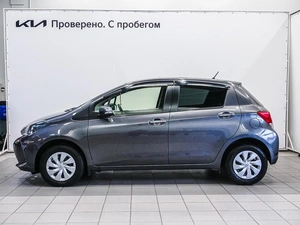 Хетчбэк Toyota Vitz 2015 года, 920000 рублей, Красноярск