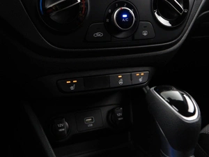Седан Hyundai Solaris 2019 года, 1635055 рублей, Москва