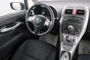 Хетчбэк Toyota Auris 2008 года, 749000 рублей, Красноярск