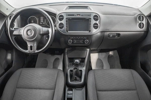 Внедорожник Volkswagen Tiguan 2011 года, 1239000 рублей, Барнаул