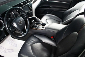 Седан Toyota Camry 2019 года, 3099000 рублей, Сургут