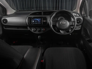 Хетчбэк Toyota Vitz 2017 года, 1179000 рублей, Тюмень