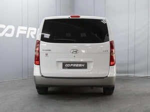 Минивэн Hyundai H-1 2013 года, 1900000 рублей, Омск