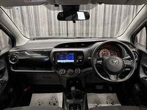 Хетчбэк Toyota Vitz 2019 года, 999000 рублей, Красноярск