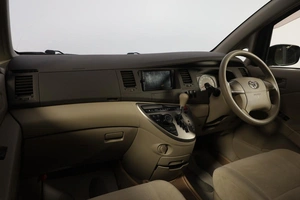 Минивэн Toyota Isis 2012 года, 1389000 рублей, Новосибирск