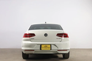 Седан Volkswagen Passat 2016 года, 1899000 рублей, Новосибирск