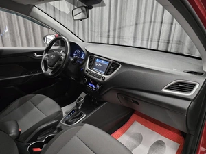 Седан Hyundai Solaris 2018 года, 1380000 рублей, Красноярск