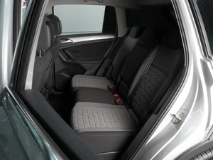 Внедорожник Volkswagen Tiguan 2021 года, 2920000 рублей, Красный Пахарь