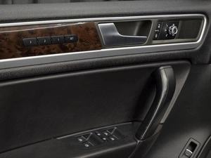 Внедорожник Volkswagen Touareg 2012 года, 1990000 рублей, Красноярск