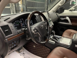 Внедорожник Toyota Land Cruiser 2018 года, 8600000 рублей, Красноярск
