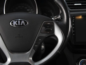 Седан Kia Rio 2015 года, 1180000 рублей, Омск