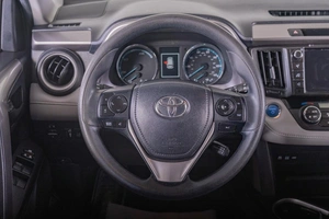 Внедорожник Toyota RAV4 2017 года, 2779000 рублей, Томск