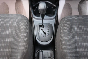 Хетчбэк Toyota Vitz 2019 года, 999000 рублей, Омск