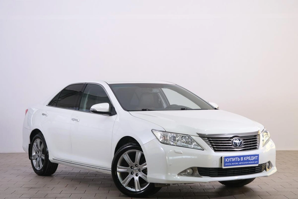 Седан Toyota Camry 2014 года, 1999000 рублей, Омск