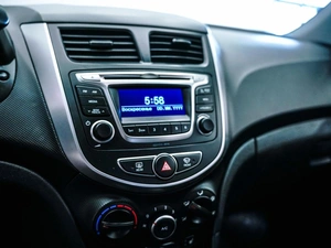 Седан Hyundai Solaris 2015 года, 990000 рублей, Красноярск