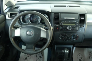 Хетчбэк Nissan Tiida 2010 года, 889000 рублей, Омск