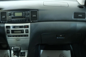 Хетчбэк Toyota Corolla 2006 года, 889000 рублей, Омск
