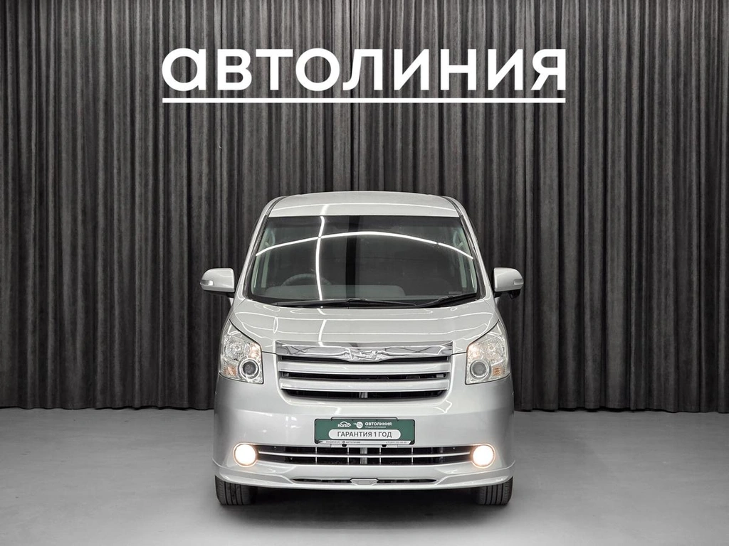 Минивэн Toyota Noah 2009 года, 1120000 рублей, Красноярск