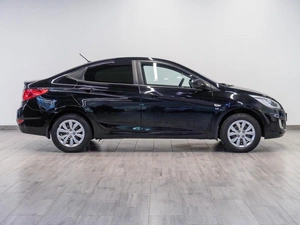 Седан Hyundai Solaris 2013 года, 819000 рублей, Саратов