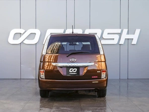 Минивэн Toyota Isis 2015 года, 1190000 рублей, Краснодар