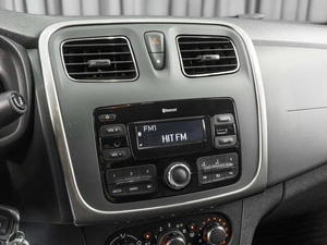 Седан Renault Logan 2019 года, 919000 рублей, Тюмень