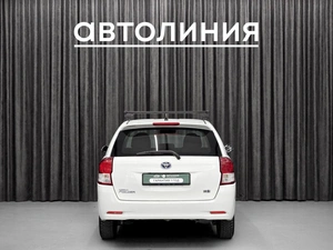 Универсал Toyota Corolla Fielder 2014 года, 959000 рублей, Красноярск
