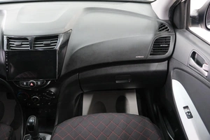 Седан Hyundai Solaris 2016 года, 1169000 рублей, Омск