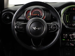 Хетчбэк MINI Cooper 2017 года, 1479050 рублей, Москва