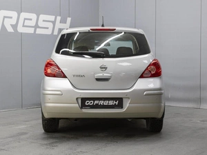 Хетчбэк Nissan Tiida 2011 года, 660000 рублей, Омск
