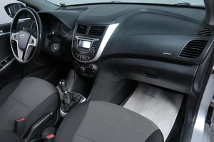 Седан Hyundai Solaris 2012 года, 749000 рублей, Челябинск