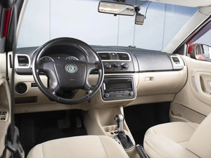 Хетчбэк Skoda Fabia 2009 года, 560000 рублей, Омск