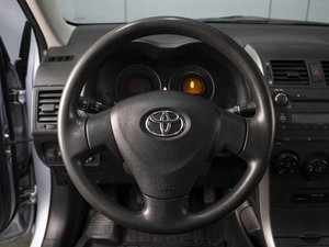 Седан Toyota Corolla 2006 года, 699000 рублей, Омск