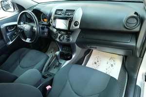 Внедорожник Toyota RAV4 2010 года, 1499000 рублей, Омск