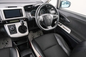 Минивэн Toyota Wish 2016 года, 1749000 рублей, Красноярск