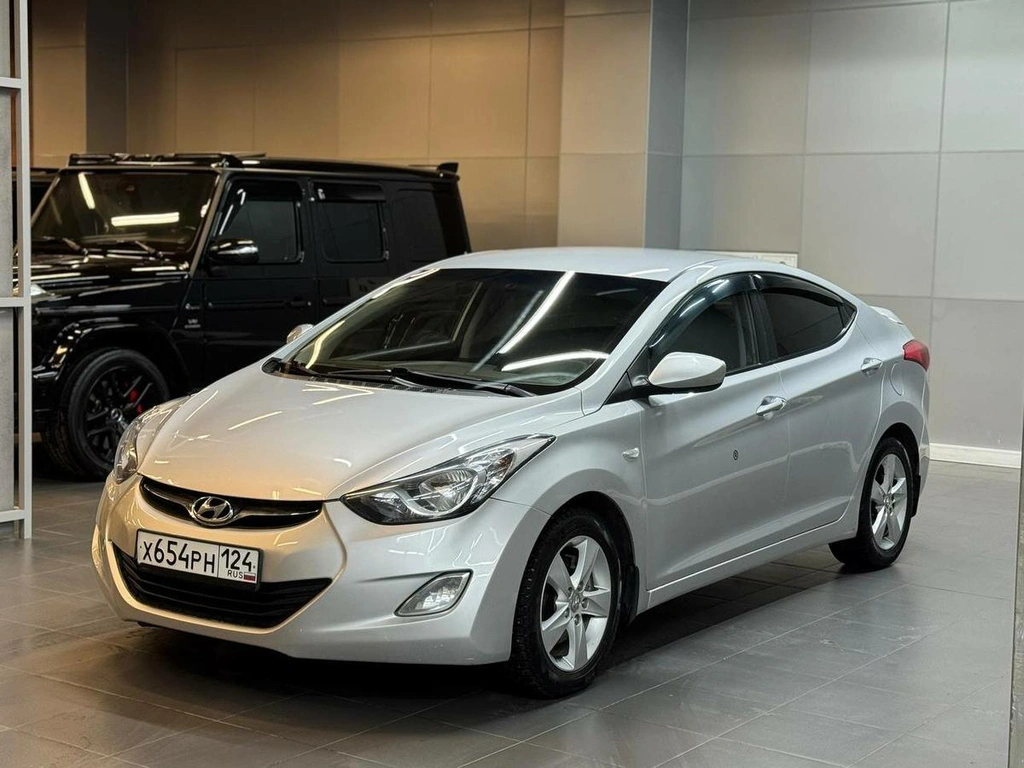 Седан Hyundai Elantra 2011 года, 1047000 рублей, Красноярск