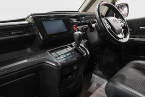 Минивэн Honda Stepwgn Spada 2015 года, 1799000 рублей, Новокузнецк