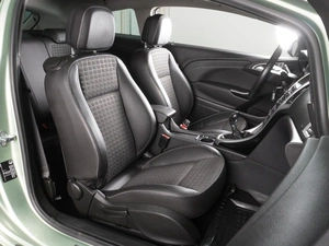 Хетчбэк Opel Astra GTC 2012 года, 925000 рублей, Красный Пахарь