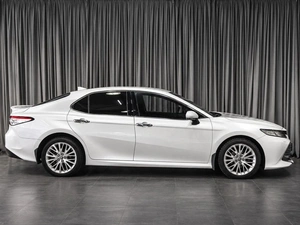 Седан Toyota Camry 2018 года, 2839000 рублей, Тюмень