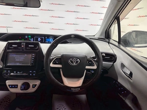 Лифтбек Toyota Prius 2016 года, 1465000 рублей, Красноярск