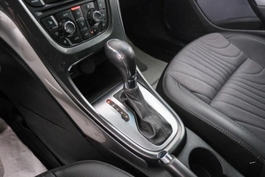 Седан Opel Astra 2014 года, 929000 рублей, Красноярск