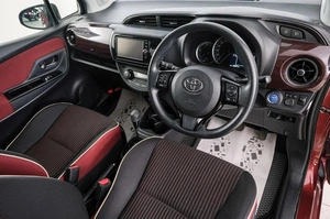 Хетчбэк Toyota Vitz 2017 года, 979000 рублей, Красноярск