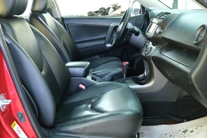 Внедорожник Toyota RAV4 2010 года, 1399000 рублей, Омск