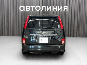 Минивэн Toyota Isis 2011 года, 1220000 рублей, Красноярск