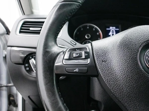 Седан Volkswagen Jetta 2012 года, 1089000 рублей, Красноярск