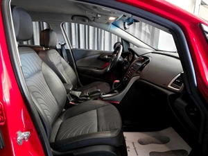 Хетчбэк Opel Astra 2013 года, 645000 рублей, Красноярск