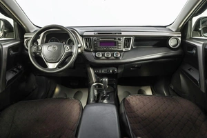 Внедорожник Toyota RAV4 2016 года, 2499000 рублей, Новосибирск