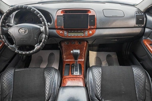 Седан Toyota Camry 2004 года, 989000 рублей, Барнаул