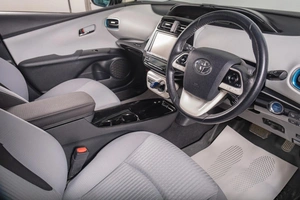 Лифтбек Toyota Prius 2016 года, 1849000 рублей, Томск